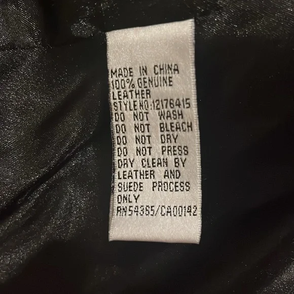 Peter Nygard Quilted Black Leather Jacket Cropped Fitted Size 6 - Picture 6 of 15